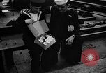 Standbild britischen Matrosen Schiff Hafen Neufundland, 1941, aus Sekunde 31 historischem Filmmaterial Videoclip 65675049358