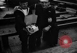 Standbild britischen Matrosen Schiff Hafen Neufundland, 1941, aus Sekunde 34 historischem Filmmaterial Videoclip 65675049358