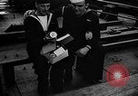 Standbild britischen Matrosen Schiff Hafen Neufundland, 1941, aus Sekunde 36 historischem Filmmaterial Videoclip 65675049358