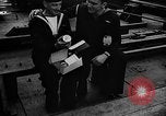Standbild britischen Matrosen Schiff Hafen Neufundland, 1941, aus Sekunde 38 historischem Filmmaterial Videoclip 65675049358