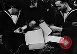 Standbild britischen Matrosen Schiff Hafen Neufundland, 1941, aus Sekunde 43 historischem Filmmaterial Videoclip 65675049358