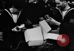 Standbild britischen Matrosen Schiff Hafen Neufundland, 1941, aus Sekunde 45 historischem Filmmaterial Videoclip 65675049358