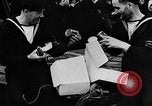 Standbild britischen Matrosen Schiff Hafen Neufundland, 1941, aus Sekunde 46 historischem Filmmaterial Videoclip 65675049358