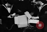 Standbild britischen Matrosen Schiff Hafen Neufundland, 1941, aus Sekunde 47 historischem Filmmaterial Videoclip 65675049358