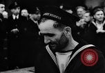 Standbild britischen Matrosen Schiff Hafen Neufundland, 1941, aus Sekunde 50 historischem Filmmaterial Videoclip 65675049358