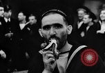 Standbild britischen Matrosen Schiff Hafen Neufundland, 1941, aus Sekunde 55 historischem Filmmaterial Videoclip 65675049358