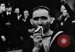 Standbild britischen Matrosen Schiff Hafen Neufundland, 1941, aus Sekunde 57 historischem Filmmaterial Videoclip 65675049358