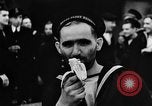 Standbild britischen Matrosen Schiff Hafen Neufundland, 1941, aus Sekunde 60 historischem Filmmaterial Videoclip 65675049358