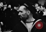 Standbild britischen Matrosen Schiff Hafen Neufundland, 1941, aus Sekunde 61 historischem Filmmaterial Videoclip 65675049358