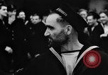 Standbild britischen Matrosen Schiff Hafen Neufundland, 1941, aus Sekunde 62 historischem Filmmaterial Videoclip 65675049358