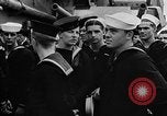 Standbild Crew der USS Augusta besuchen HMS Prince of Wales Schiff Hafen Neufundland, 1941, aus Sekunde 16 historischem Filmmaterial Videoclip 65675049359