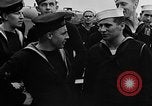 Standbild Crew der USS Augusta besuchen HMS Prince of Wales Schiff Hafen Neufundland, 1941, aus Sekunde 21 historischem Filmmaterial Videoclip 65675049359