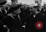 Standbild Crew der USS Augusta besuchen HMS Prince of Wales Schiff Hafen Neufundland, 1941, aus Sekunde 22 historischem Filmmaterial Videoclip 65675049359