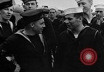 Standbild Crew der USS Augusta besuchen HMS Prince of Wales Schiff Hafen Neufundland, 1941, aus Sekunde 23 historischem Filmmaterial Videoclip 65675049359