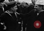 Standbild Crew der USS Augusta besuchen HMS Prince of Wales Schiff Hafen Neufundland, 1941, aus Sekunde 29 historischem Filmmaterial Videoclip 65675049359