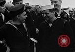 Standbild Crew der USS Augusta besuchen HMS Prince of Wales Schiff Hafen Neufundland, 1941, aus Sekunde 31 historischem Filmmaterial Videoclip 65675049359
