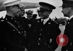 Standbild Crew der USS Augusta besuchen HMS Prince of Wales Schiff Hafen Neufundland, 1941, aus Sekunde 33 historischem Filmmaterial Videoclip 65675049359