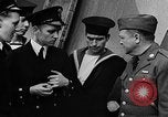 Standbild Crew der USS Augusta besuchen HMS Prince of Wales Schiff Hafen Neufundland, 1941, aus Sekunde 38 historischem Filmmaterial Videoclip 65675049359