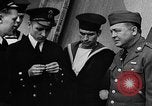 Standbild Crew der USS Augusta besuchen HMS Prince of Wales Schiff Hafen Neufundland, 1941, aus Sekunde 40 historischem Filmmaterial Videoclip 65675049359