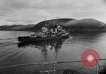 Standbild Crew der USS Augusta besuchen HMS Prince of Wales Schiff Hafen Neufundland, 1941, aus Sekunde 53 historischem Filmmaterial Videoclip 65675049359