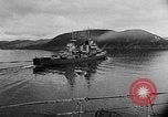 Standbild Crew der USS Augusta besuchen HMS Prince of Wales Schiff Hafen Neufundland, 1941, aus Sekunde 55 historischem Filmmaterial Videoclip 65675049359