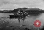 Standbild Crew der USS Augusta besuchen HMS Prince of Wales Schiff Hafen Neufundland, 1941, aus Sekunde 56 historischem Filmmaterial Videoclip 65675049359