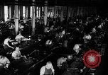 Immagine di Macchina per la fabbricazione della pistola all'ARSENAL Watervliet New York USA, 1940, secondo 7 filmato di repertorio 65675049376
