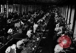 Immagine di Macchina per la fabbricazione della pistola all'ARSENAL Watervliet New York USA, 1940, secondo 11 filmato di repertorio 65675049376