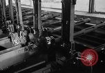 Immagine di Macchina per la fabbricazione della pistola all'ARSENAL Watervliet New York USA, 1940, secondo 24 filmato di repertorio 65675049376