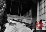 Immagine di Macchina per la fabbricazione della pistola all'ARSENAL Watervliet New York USA, 1940, secondo 33 filmato di repertorio 65675049376