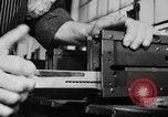 Immagine di Macchina per la fabbricazione della pistola all'ARSENAL Watervliet New York USA, 1940, secondo 39 filmato di repertorio 65675049376