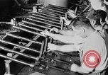 Standbild Machine Gun Fertigung Watervliet New York USA, 1940, aus Sekunde 3 historischem Filmmaterial Videoclip 65675049377