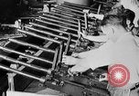 Standbild Machine Gun Fertigung Watervliet New York USA, 1940, aus Sekunde 4 historischem Filmmaterial Videoclip 65675049377