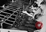 Standbild Machine Gun Fertigung Watervliet New York USA, 1940, aus Sekunde 8 historischem Filmmaterial Videoclip 65675049377
