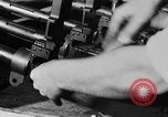 Standbild Machine Gun Fertigung Watervliet New York USA, 1940, aus Sekunde 12 historischem Filmmaterial Videoclip 65675049377