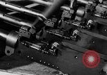 Standbild Machine Gun Fertigung Watervliet New York USA, 1940, aus Sekunde 15 historischem Filmmaterial Videoclip 65675049377
