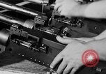Standbild Machine Gun Fertigung Watervliet New York USA, 1940, aus Sekunde 16 historischem Filmmaterial Videoclip 65675049377