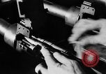 Standbild Machine Gun Fertigung Watervliet New York USA, 1940, aus Sekunde 17 historischem Filmmaterial Videoclip 65675049377