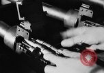 Standbild Machine Gun Fertigung Watervliet New York USA, 1940, aus Sekunde 18 historischem Filmmaterial Videoclip 65675049377