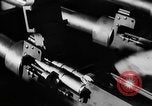Standbild Machine Gun Fertigung Watervliet New York USA, 1940, aus Sekunde 19 historischem Filmmaterial Videoclip 65675049377