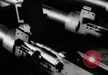 Standbild Machine Gun Fertigung Watervliet New York USA, 1940, aus Sekunde 20 historischem Filmmaterial Videoclip 65675049377