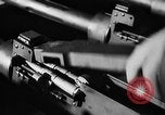 Standbild Machine Gun Fertigung Watervliet New York USA, 1940, aus Sekunde 26 historischem Filmmaterial Videoclip 65675049377