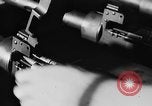 Standbild Machine Gun Fertigung Watervliet New York USA, 1940, aus Sekunde 29 historischem Filmmaterial Videoclip 65675049377