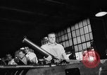Standbild Machine Gun Fertigung Watervliet New York USA, 1940, aus Sekunde 32 historischem Filmmaterial Videoclip 65675049377