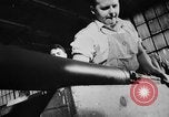 Standbild Machine Gun Fertigung Watervliet New York USA, 1940, aus Sekunde 35 historischem Filmmaterial Videoclip 65675049377