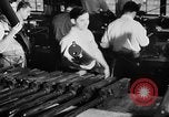 Standbild Machine Gun Fertigung Watervliet New York USA, 1940, aus Sekunde 42 historischem Filmmaterial Videoclip 65675049377