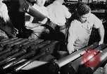 Standbild Machine Gun Fertigung Watervliet New York USA, 1940, aus Sekunde 44 historischem Filmmaterial Videoclip 65675049377