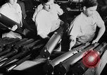 Standbild Machine Gun Fertigung Watervliet New York USA, 1940, aus Sekunde 45 historischem Filmmaterial Videoclip 65675049377