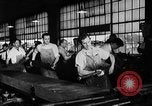 Standbild Machine Gun Fertigung Watervliet New York USA, 1940, aus Sekunde 49 historischem Filmmaterial Videoclip 65675049377