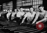 Standbild Machine Gun Fertigung Watervliet New York USA, 1940, aus Sekunde 56 historischem Filmmaterial Videoclip 65675049377